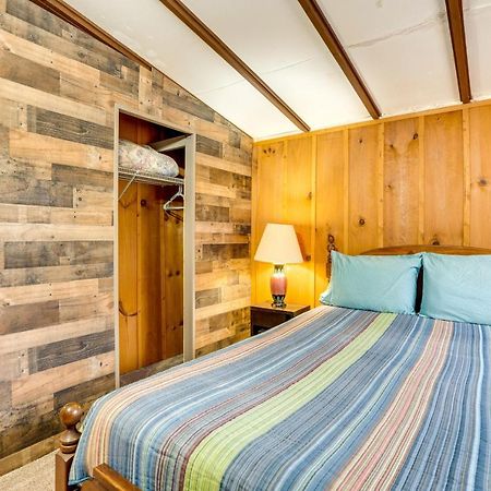 Peaceful Warne Cabin Fenced Yard And Screened Porch Brasstown Екстериор снимка