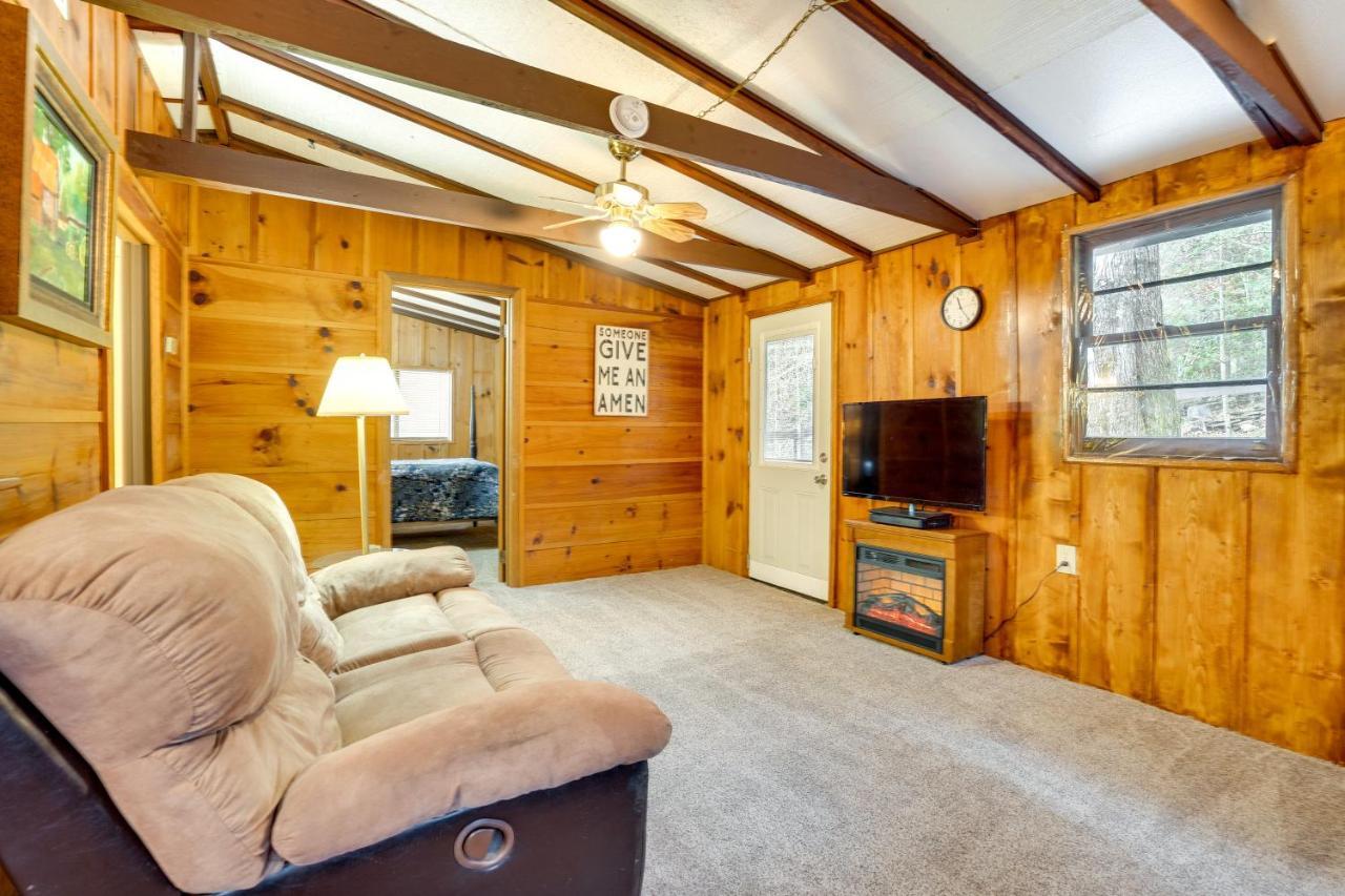 Peaceful Warne Cabin Fenced Yard And Screened Porch Brasstown Екстериор снимка