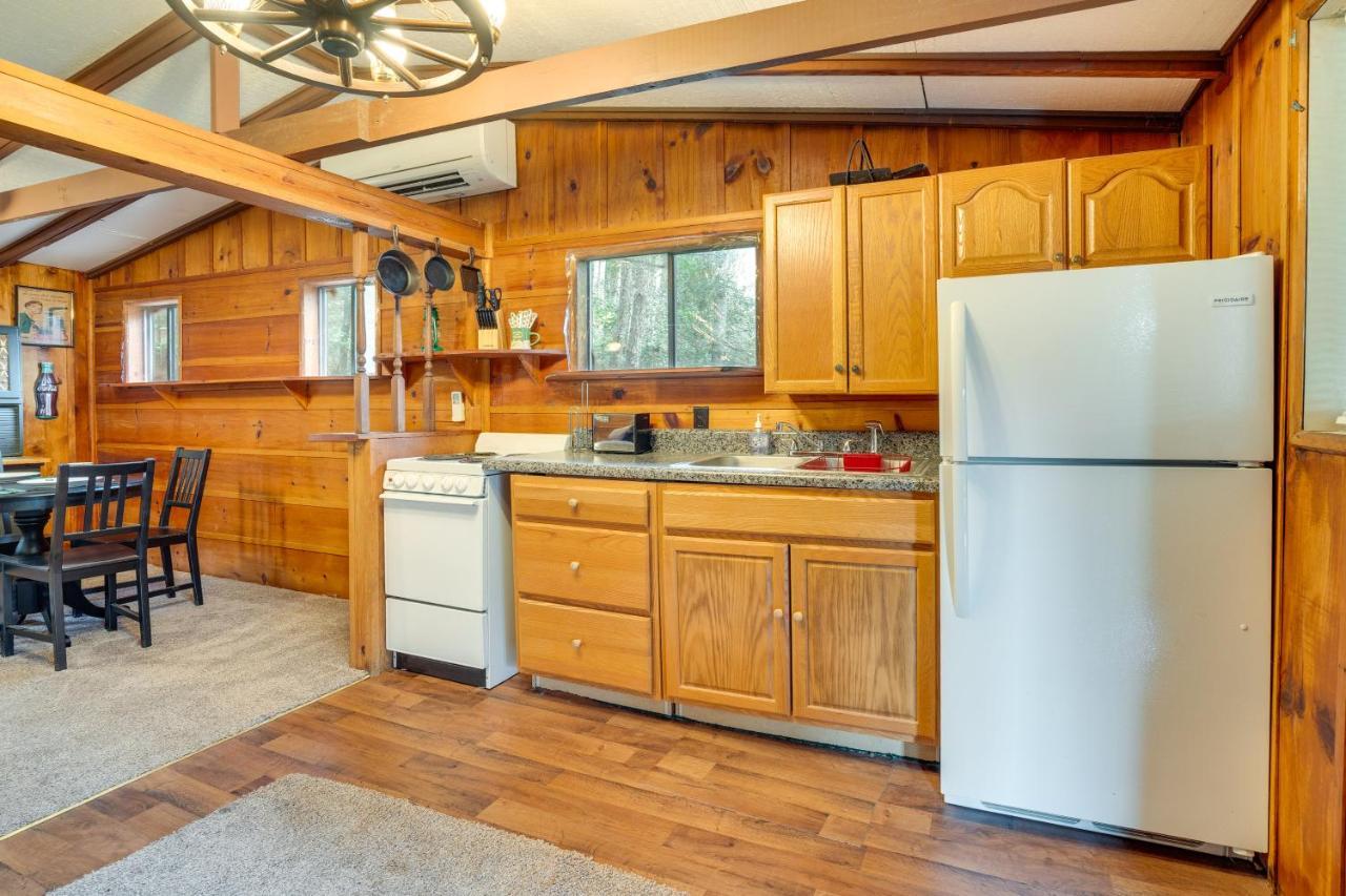 Peaceful Warne Cabin Fenced Yard And Screened Porch Brasstown Екстериор снимка