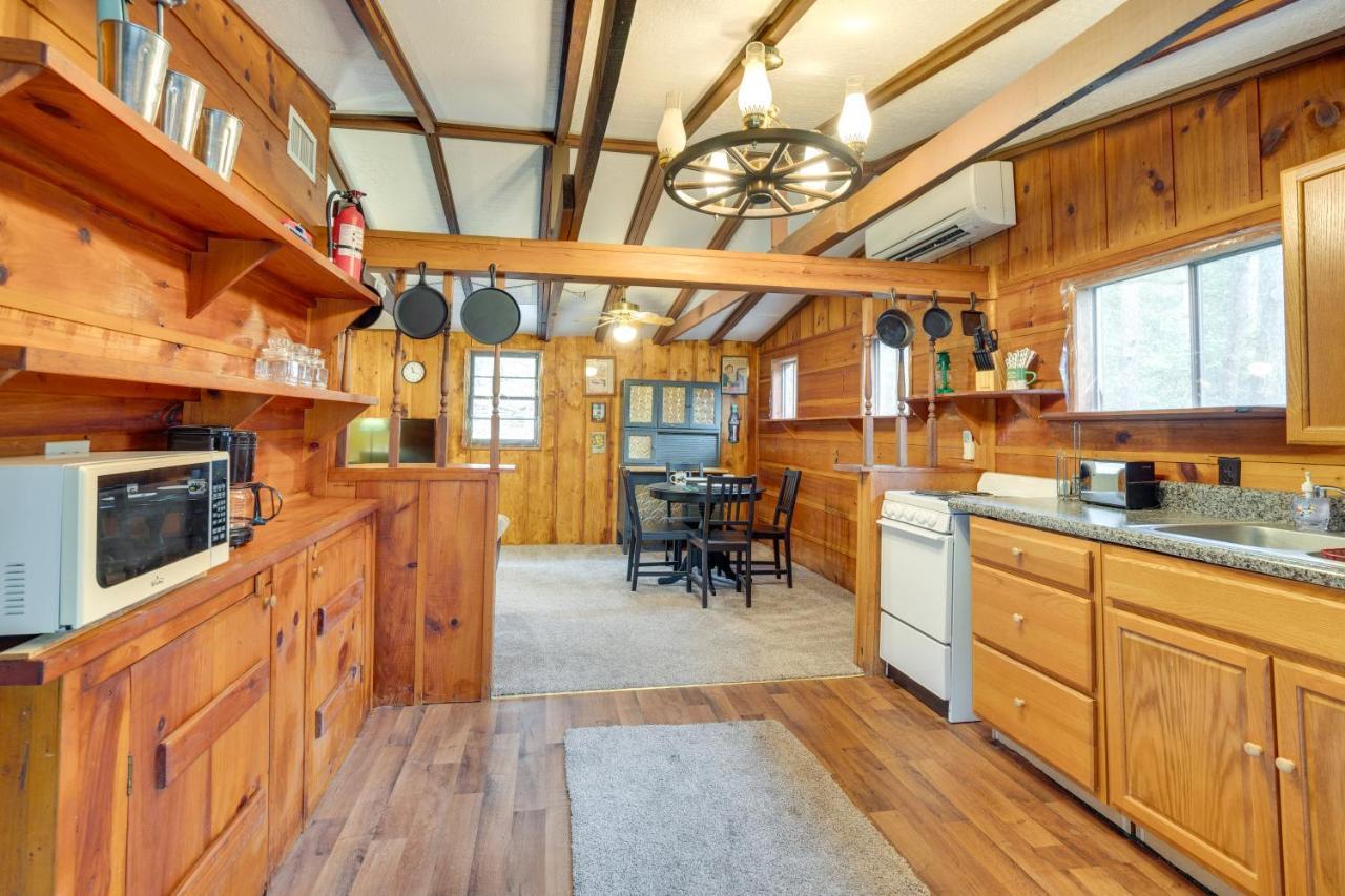 Peaceful Warne Cabin Fenced Yard And Screened Porch Brasstown Екстериор снимка