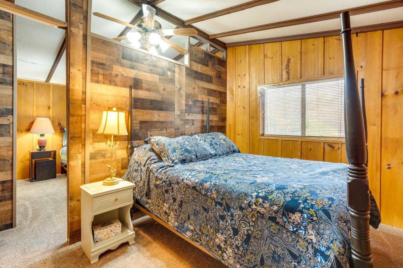 Peaceful Warne Cabin Fenced Yard And Screened Porch Brasstown Екстериор снимка