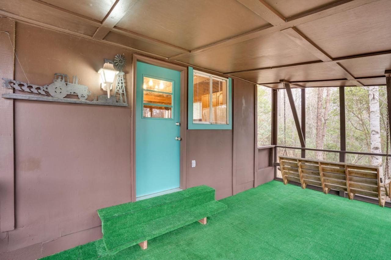 Peaceful Warne Cabin Fenced Yard And Screened Porch Brasstown Екстериор снимка