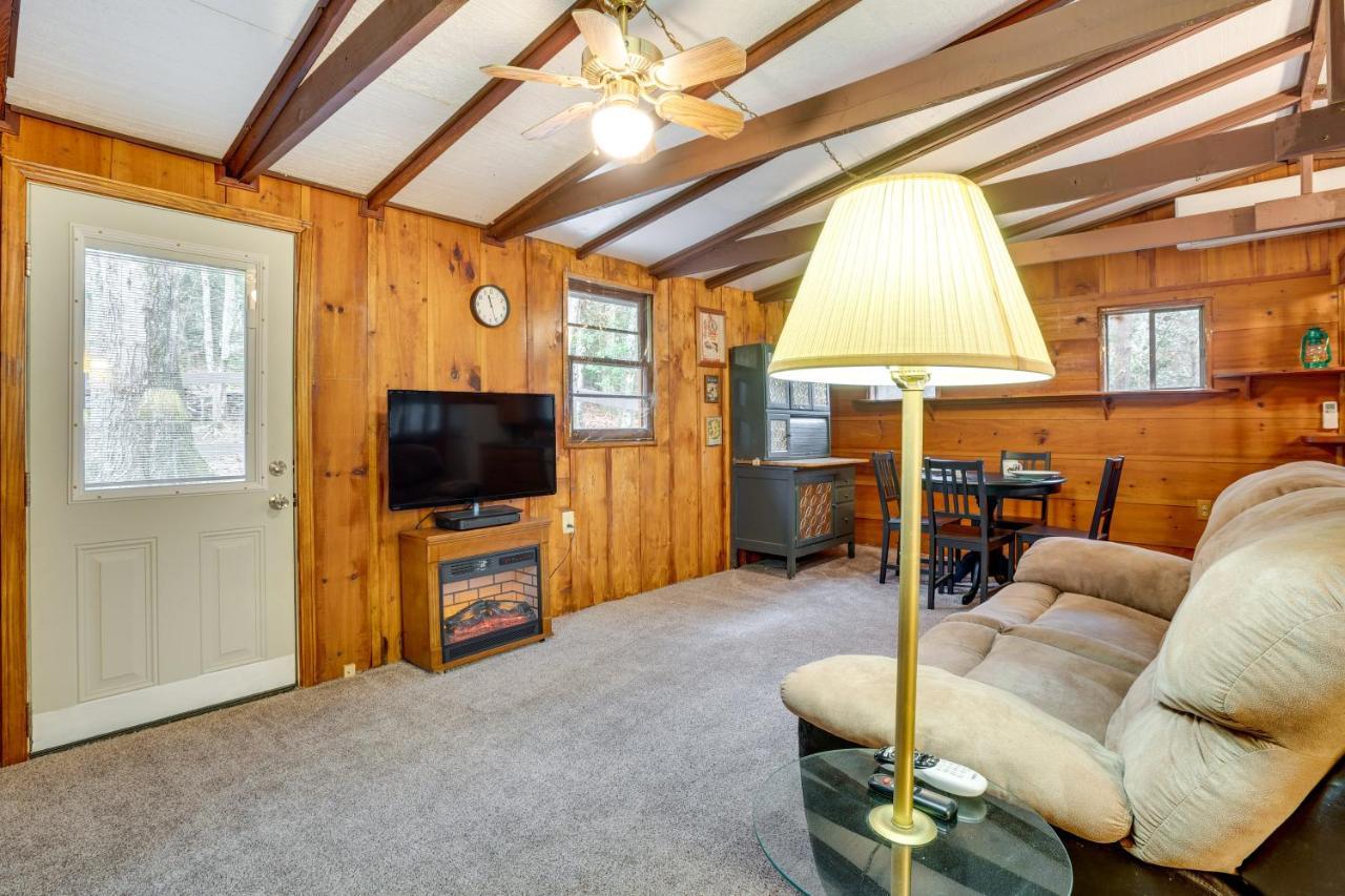 Peaceful Warne Cabin Fenced Yard And Screened Porch Brasstown Екстериор снимка