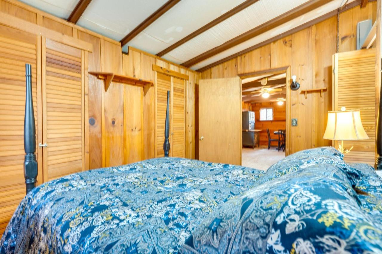 Peaceful Warne Cabin Fenced Yard And Screened Porch Brasstown Екстериор снимка