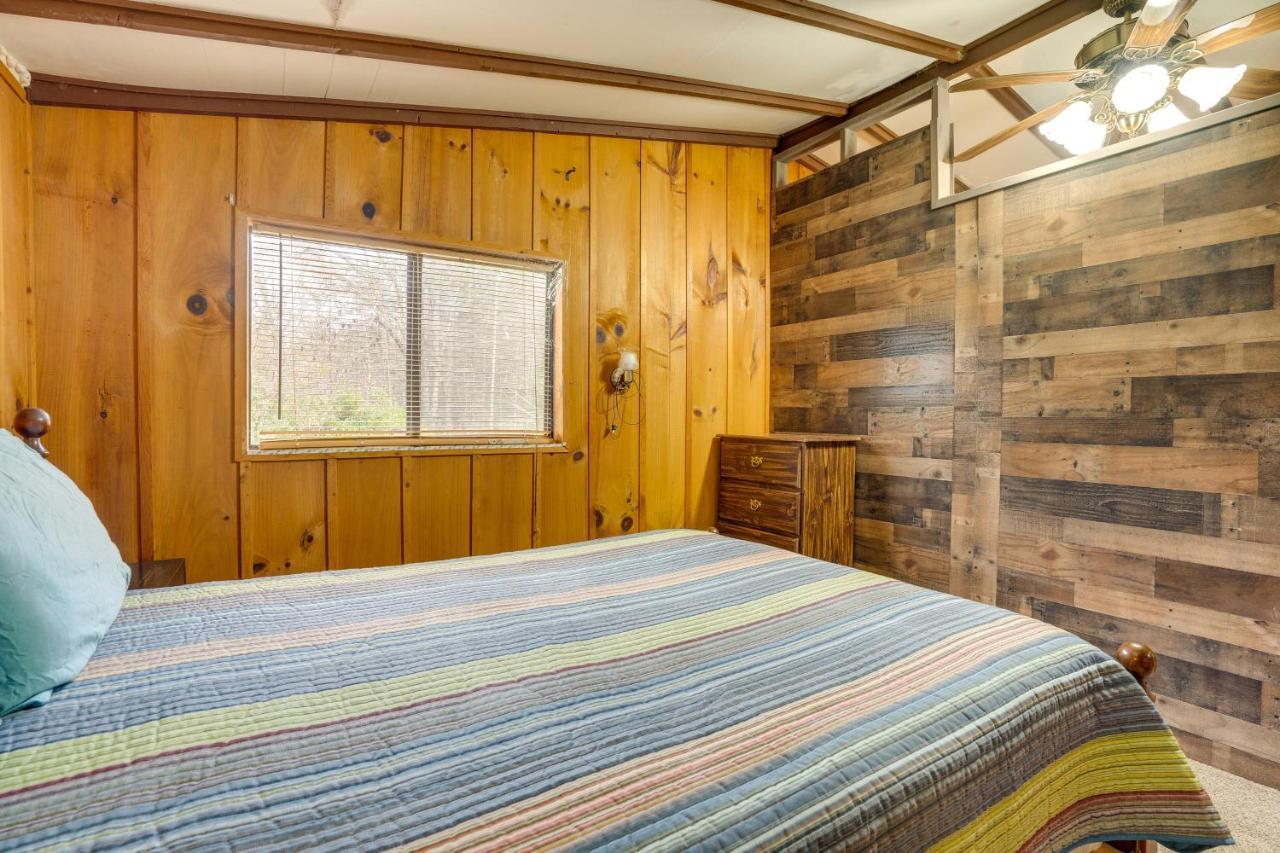 Peaceful Warne Cabin Fenced Yard And Screened Porch Brasstown Екстериор снимка